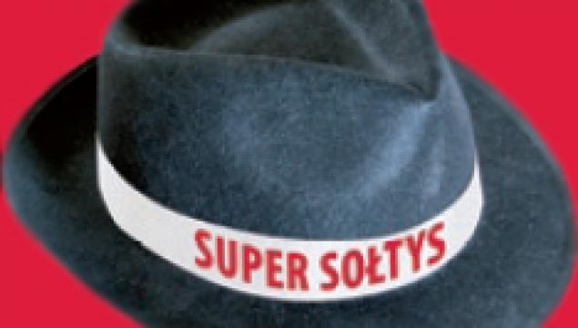 Czarny kapelusz dla super sołtysa